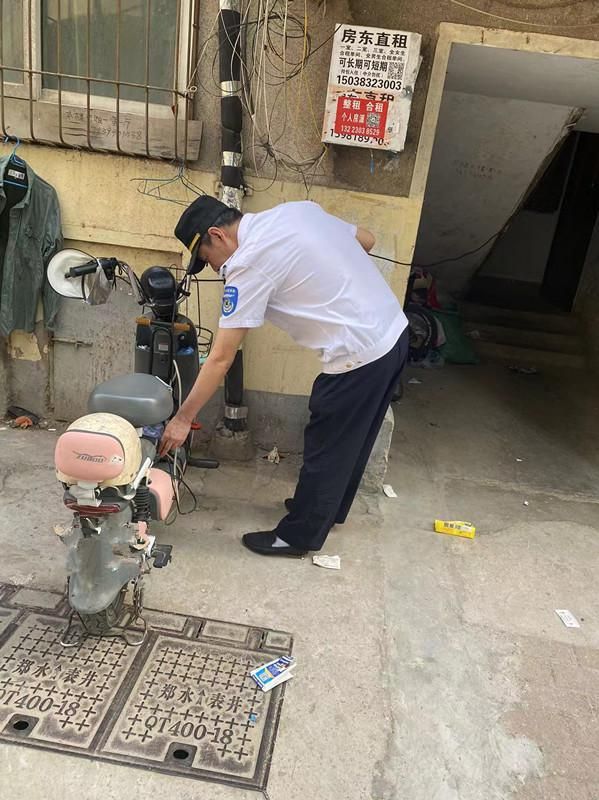患排查 确保辖区消防形势持续稳定凯发赛事合作人和路巡防开展消防隐(图1)