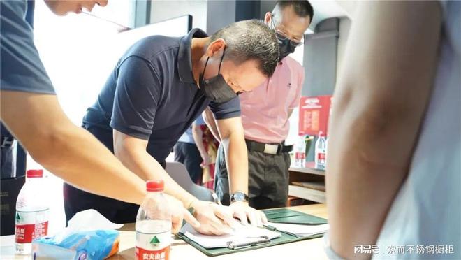 拿下“不锈钢橱柜十大品牌”首席！凯发k8国际娱乐首选THOR索而(图2)