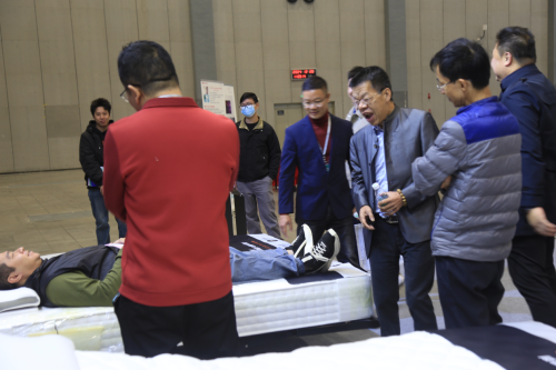 成为广东国际康养家居展 上的全场焦点凯发一触即发悠云山康养智能健康新产品(图4)